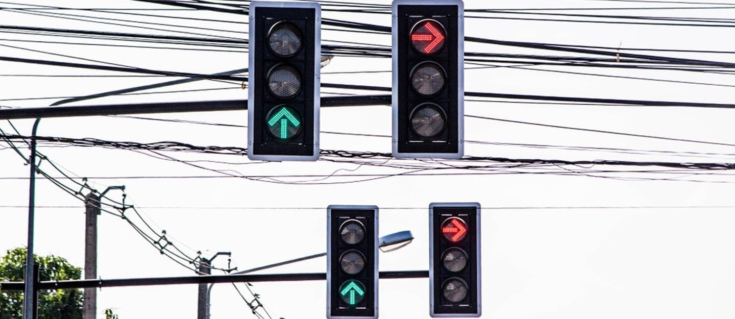 How to Get a Traffic Light to Turn Green in Dubai: Facts vs. Myths