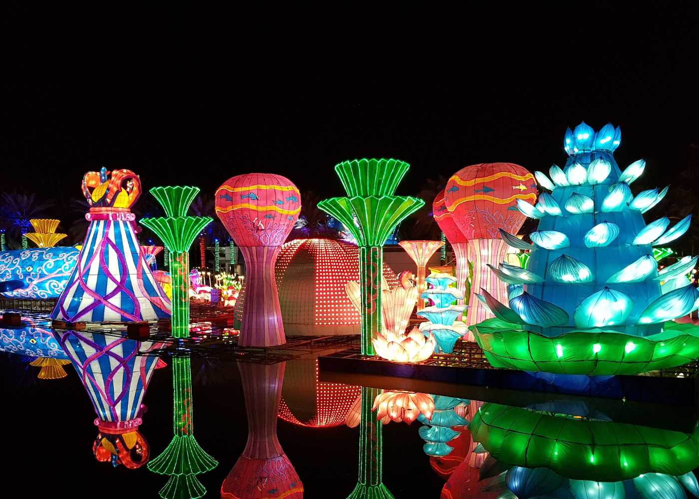 Dubai Garden Glow: The Unique Nighttime Theme Park